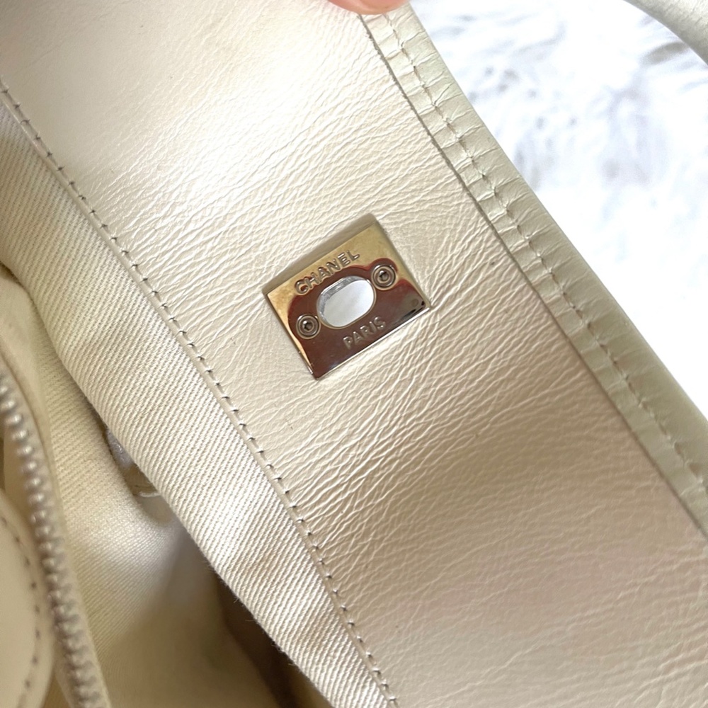 [ SOLD ] CHANEL White Mesh Handbag Tote - Picture 11 of 12